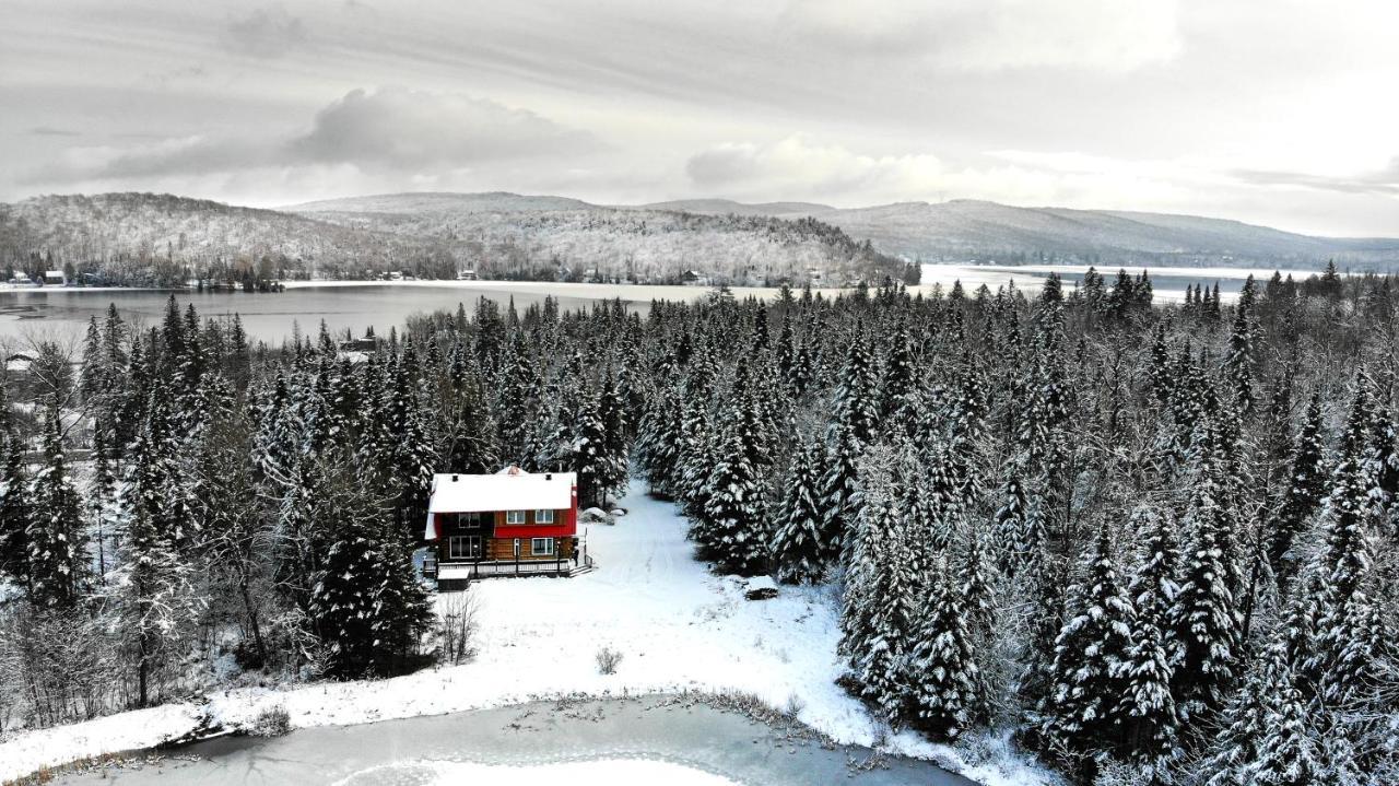 Les Chalets Tourisma - Chalet En Bois Rond Avec Spa Et Lac Prive - Le Caribou Sainte-Catherine Exterior photo