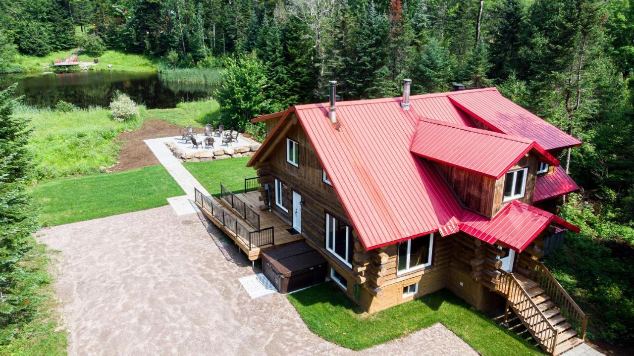 Les Chalets Tourisma - Chalet En Bois Rond Avec Spa Et Lac Prive - Le Caribou Sainte-Catherine Exterior photo