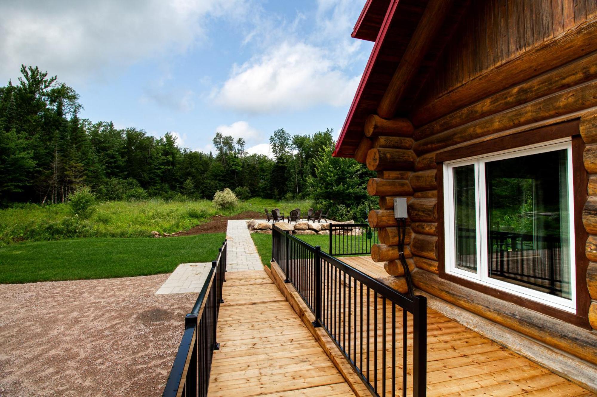 Les Chalets Tourisma - Chalet En Bois Rond Avec Spa Et Lac Prive - Le Caribou Sainte-Catherine Room photo